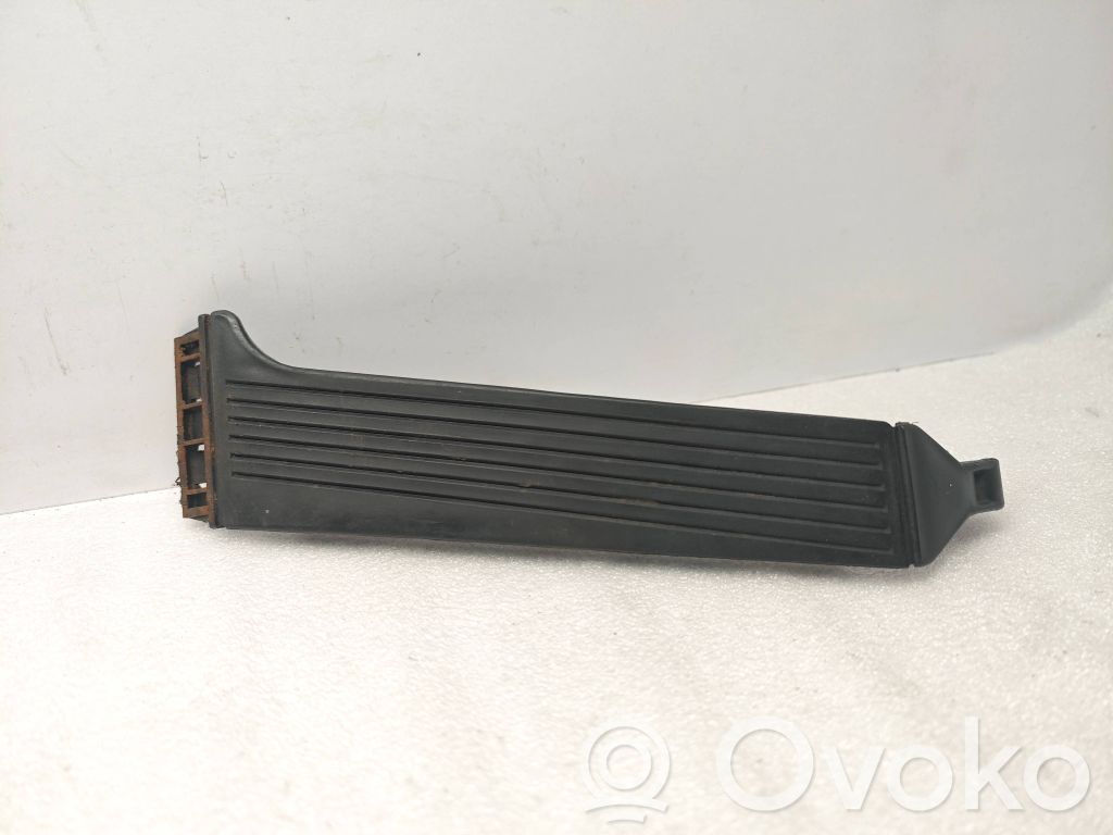 BMW 3 E30 Akceleratoriaus pedalas 