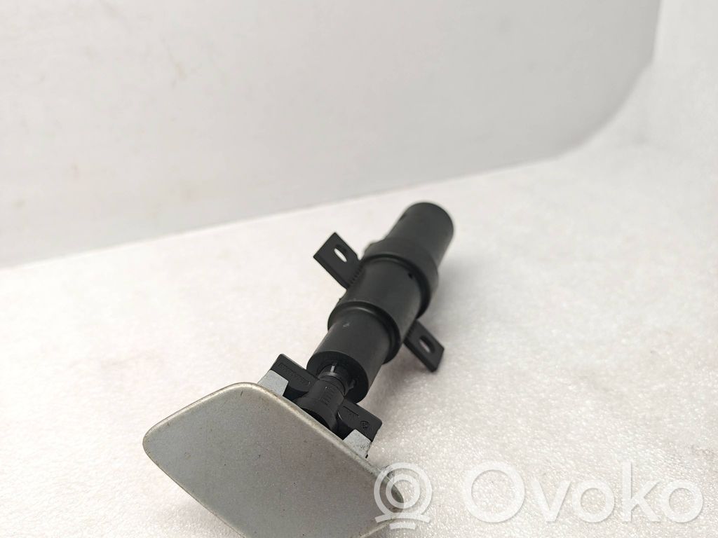 Volkswagen PASSAT B6 Dysza spryskiwacza lampy przedniej 