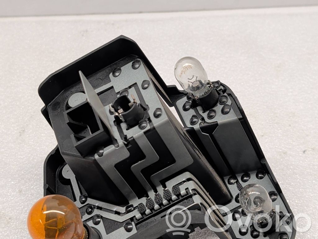BMW 3 E92 E93 Cubierta del soporte de la lámpara de la luz trasera 
