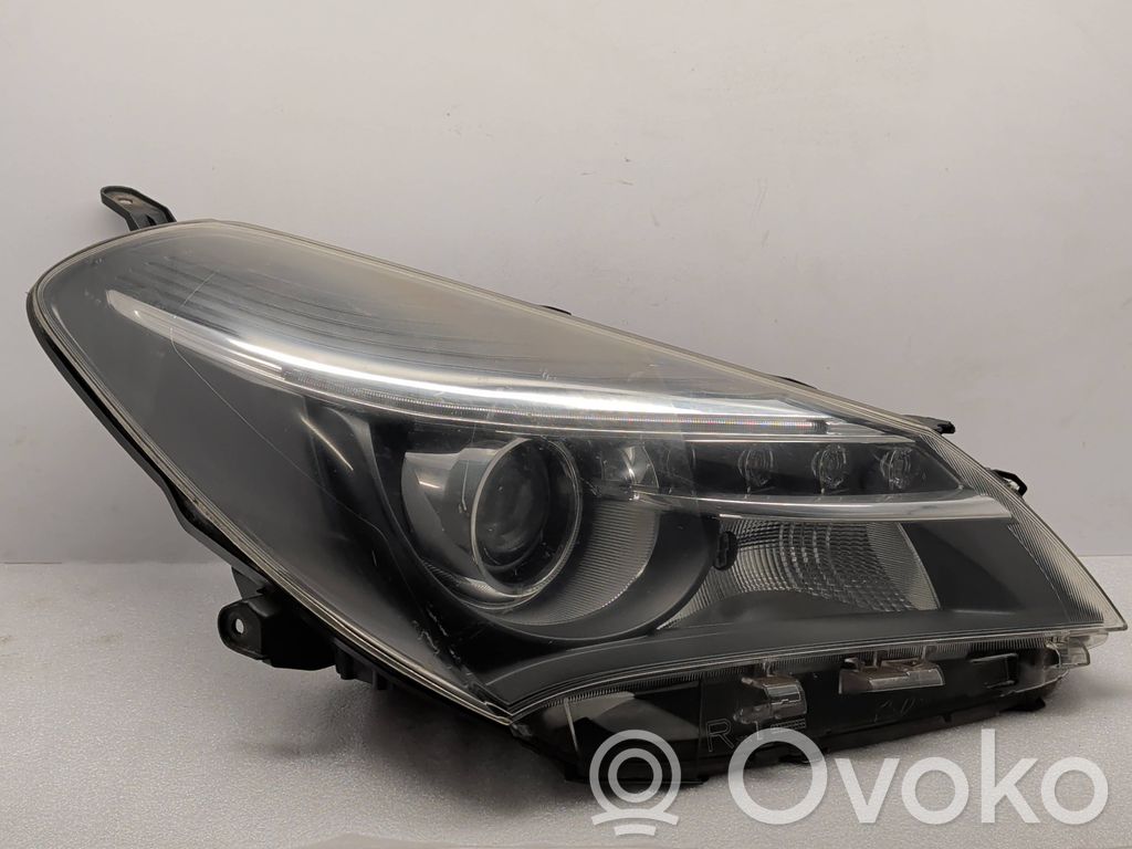 Toyota Yaris Lampa przednia 