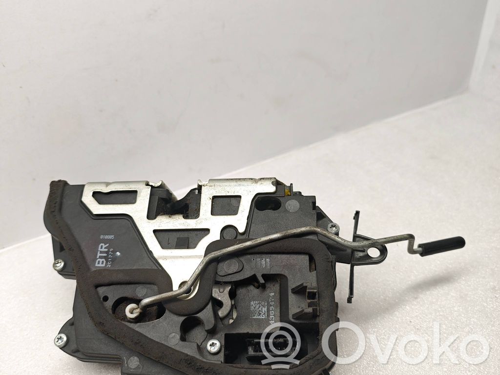 Front door lock   4389474