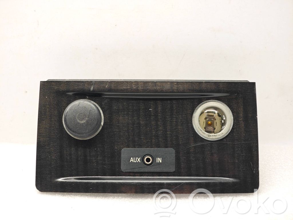 AUX-pistokeliitin   7141072,6986791