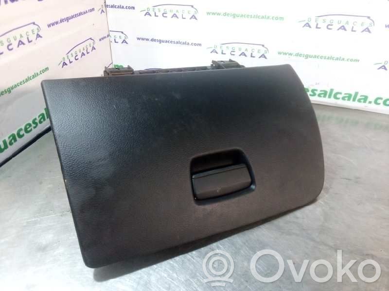Glove box