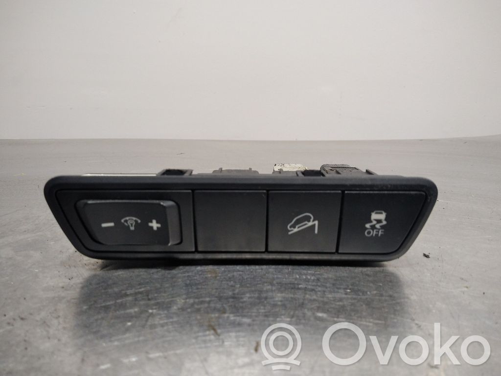 Hyundai ix35 Windscreen/window heater switch 
