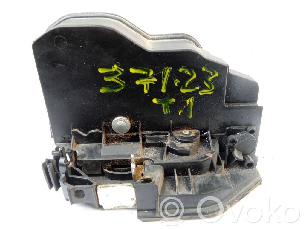 Serrure de porte arrière   7229459