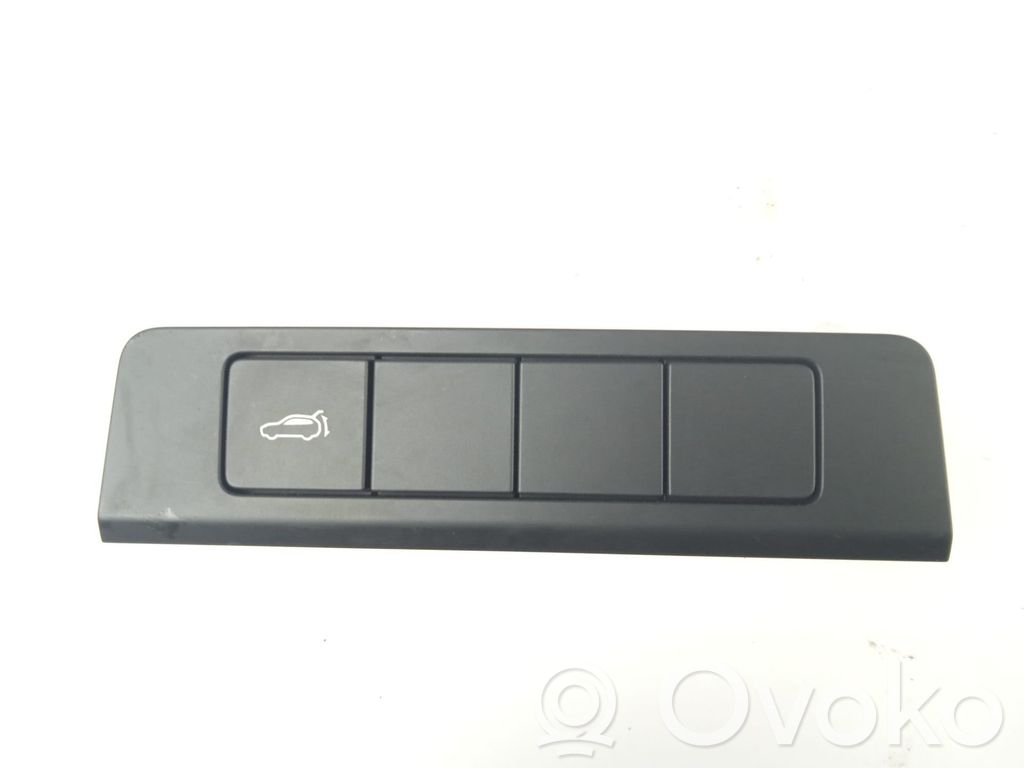Mazda CX-30 Windscreen/window heater switch 
