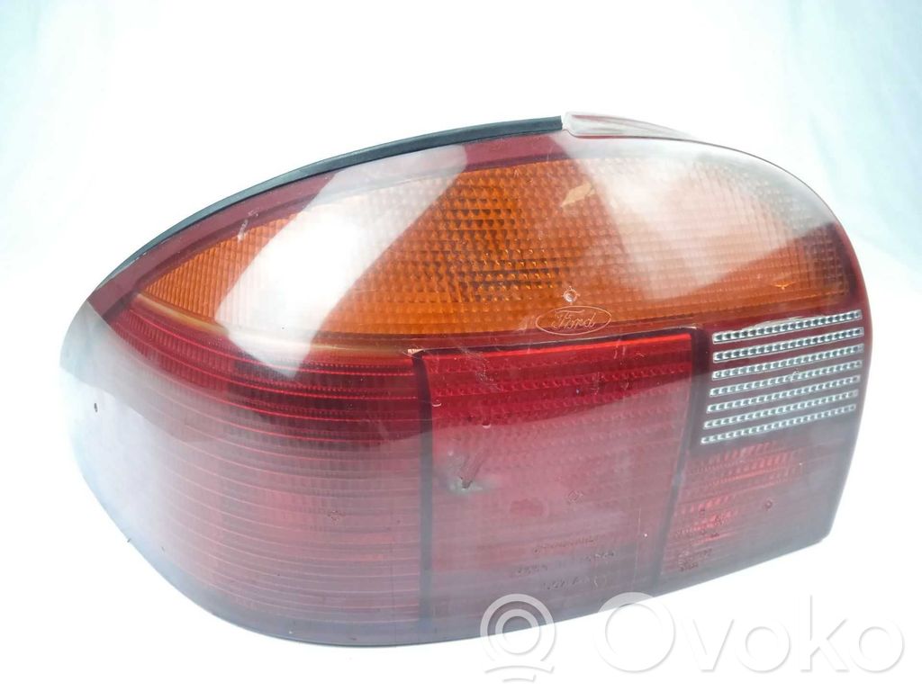 Ford Mondeo MK I Luz trasera/de freno 