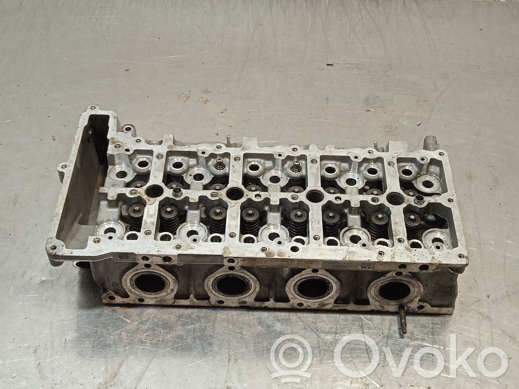 Culata del motor   779767806