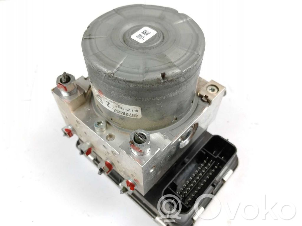 Unidad de control/módulo del ABS   4670B555