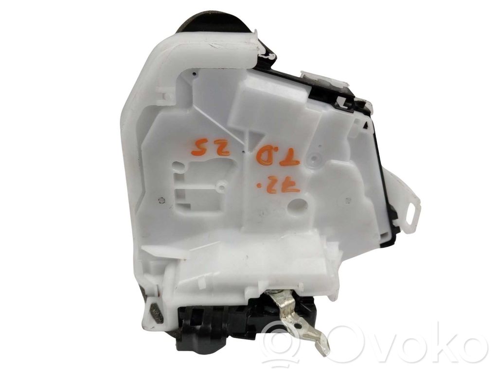 Nissan Qashqai J12 Serrure de porte arrière 