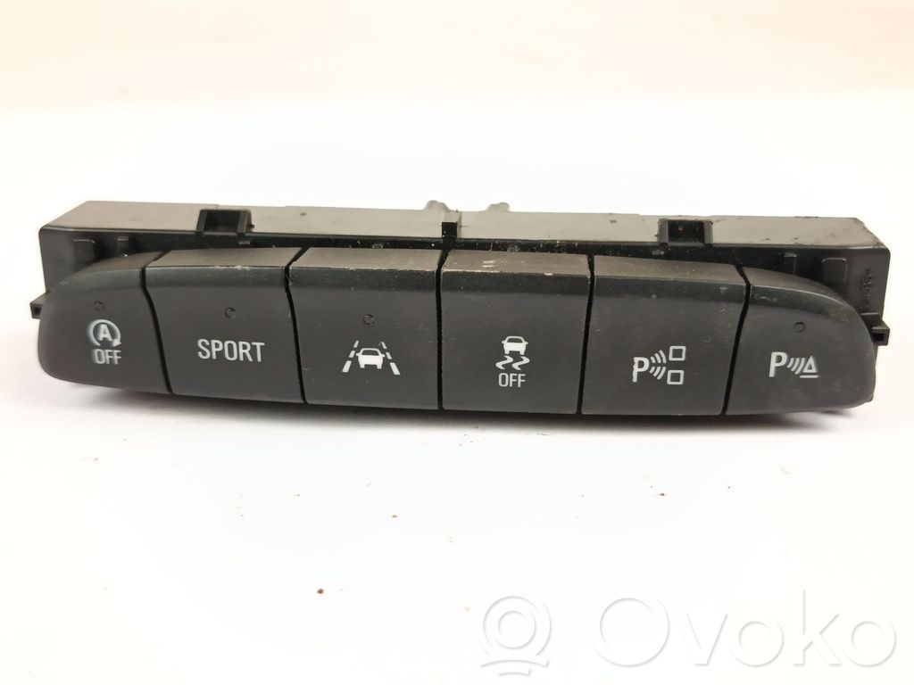 Opel Astra K Windscreen/window heater switch 