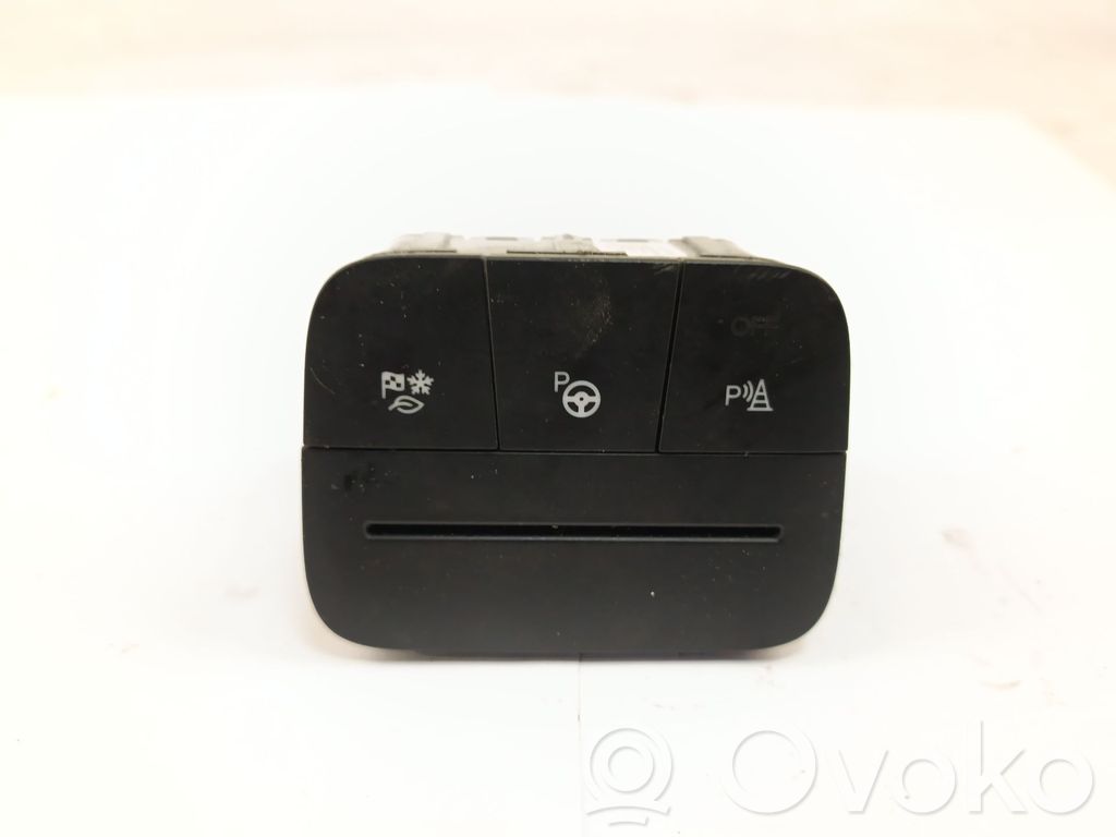 Ford Kuga III Windscreen/window heater switch 