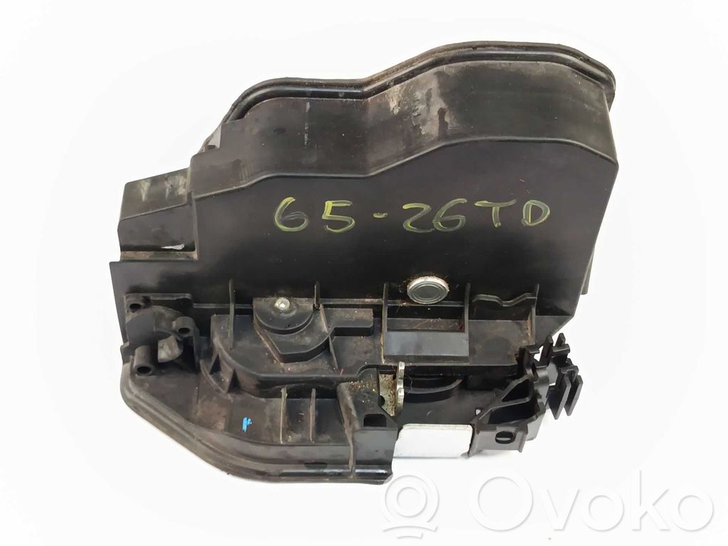 Rear door lock   7229460