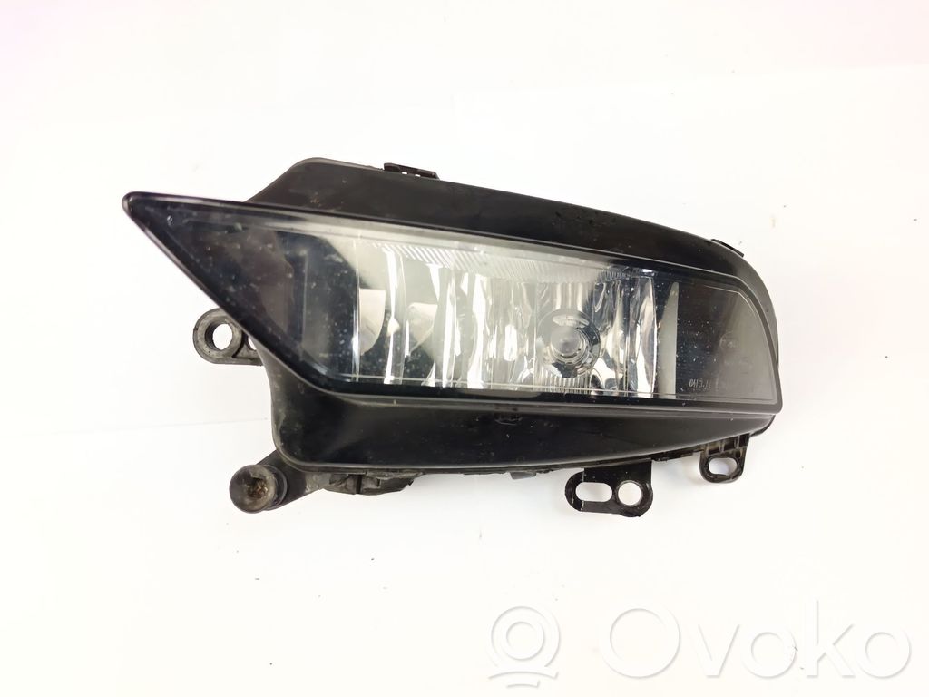 Etusumuvalo   8V0941699B