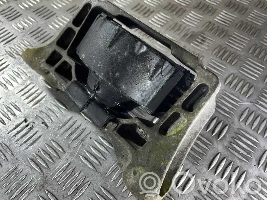 Volvo V50 Engine mount bracket 