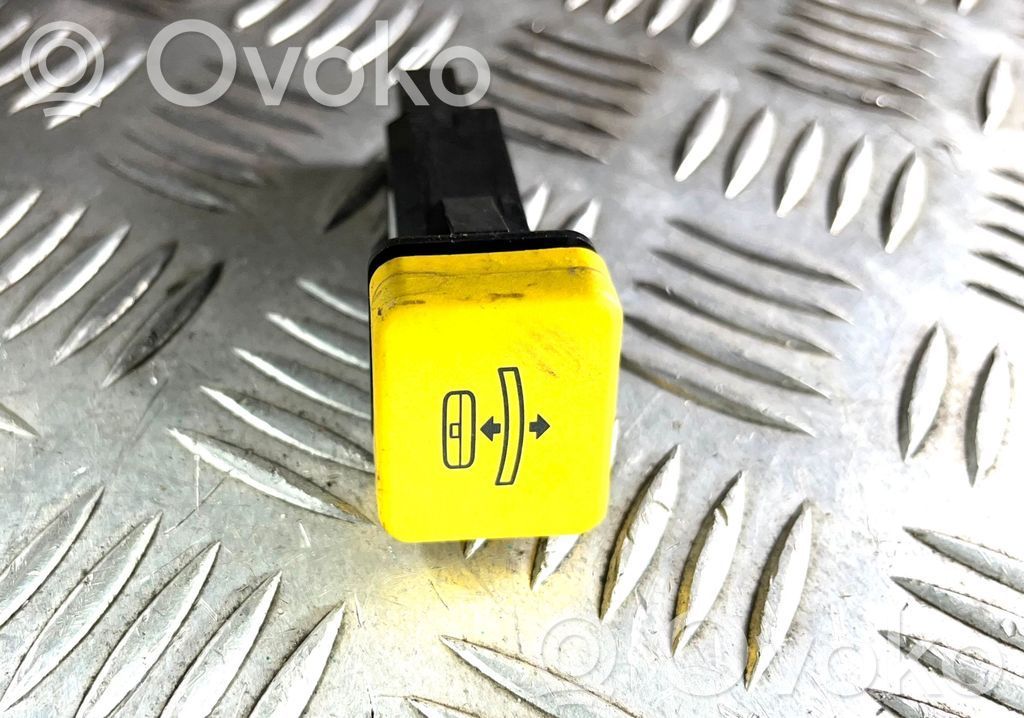 Tailgate/boot open switch button   30739031,30739031