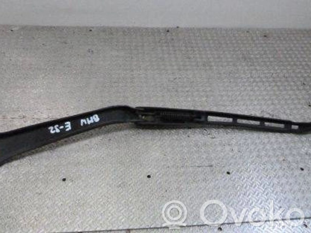 Front wiper blade arm