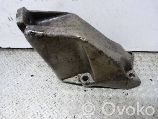 Engine mounting bracket   8D0199307L