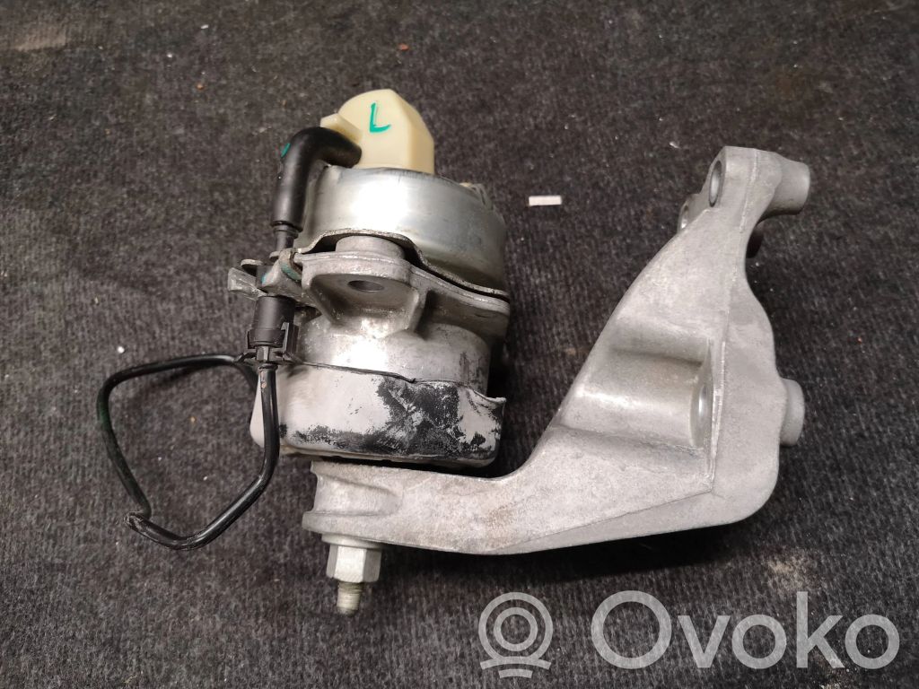 Ford Mustang VI Engine mounting bracket 