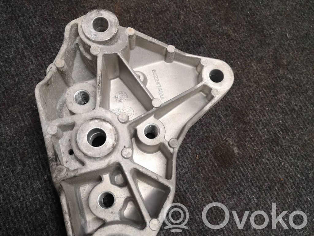 Chrysler Pacifica Gearbox mounting bracket 