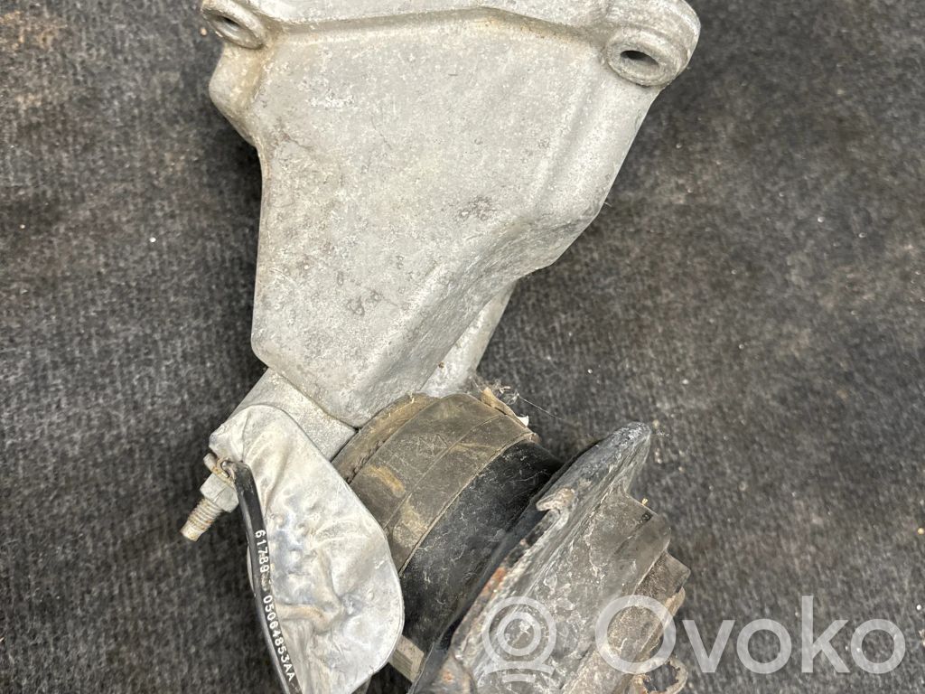 Engine mounting bracket   04726023AB