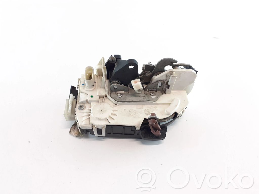 Dodge Caliber Takaoven lukko 