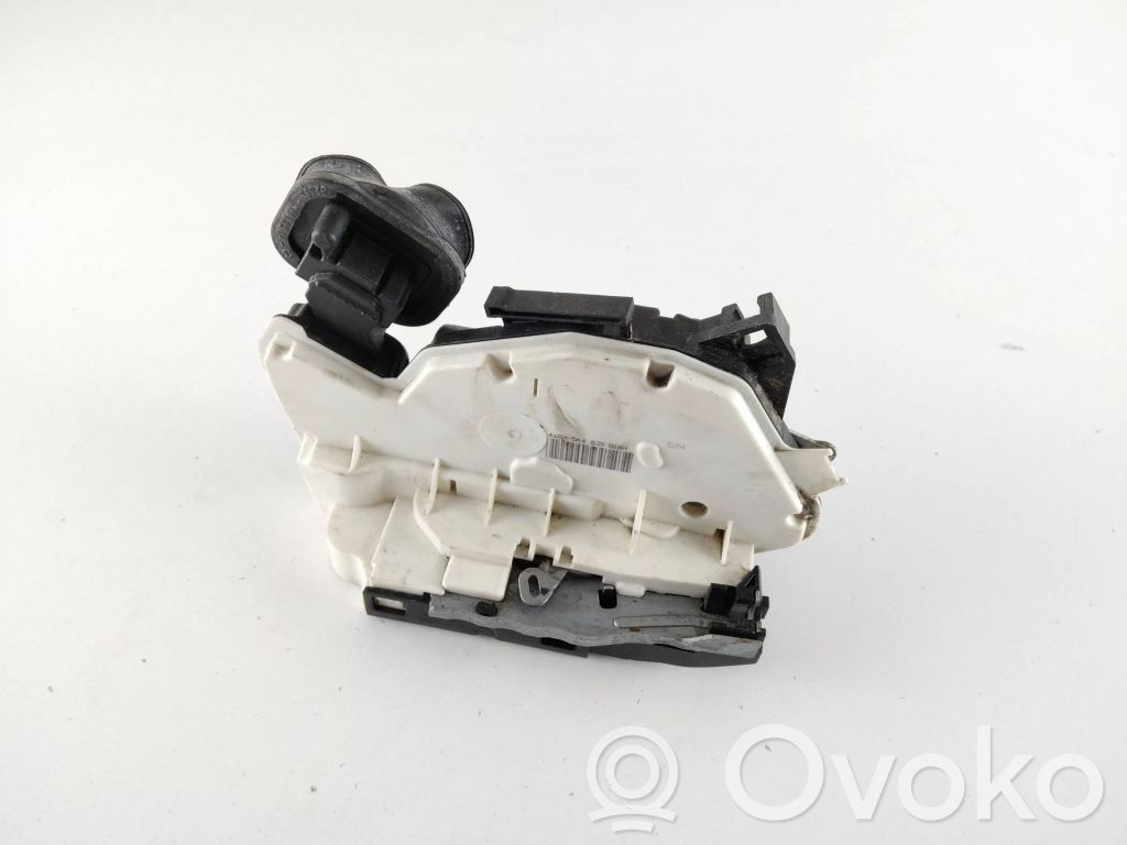 Volkswagen Golf VI Rear door lock 
