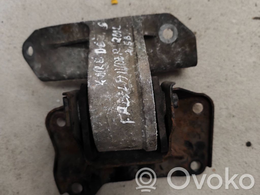 Engine mount bracket   KKB000090