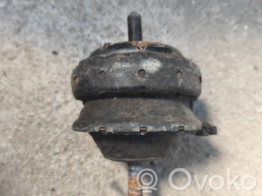 KIA Sorento Engine mount bracket 