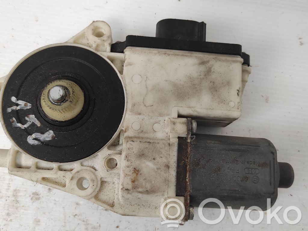 BMW X3 E83 Front door window regulator motor 