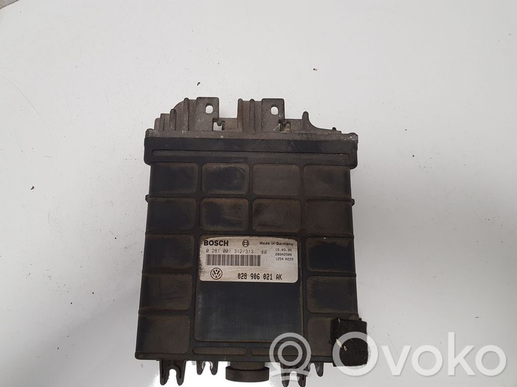 Volkswagen PASSAT B4 Engine control unit/module 