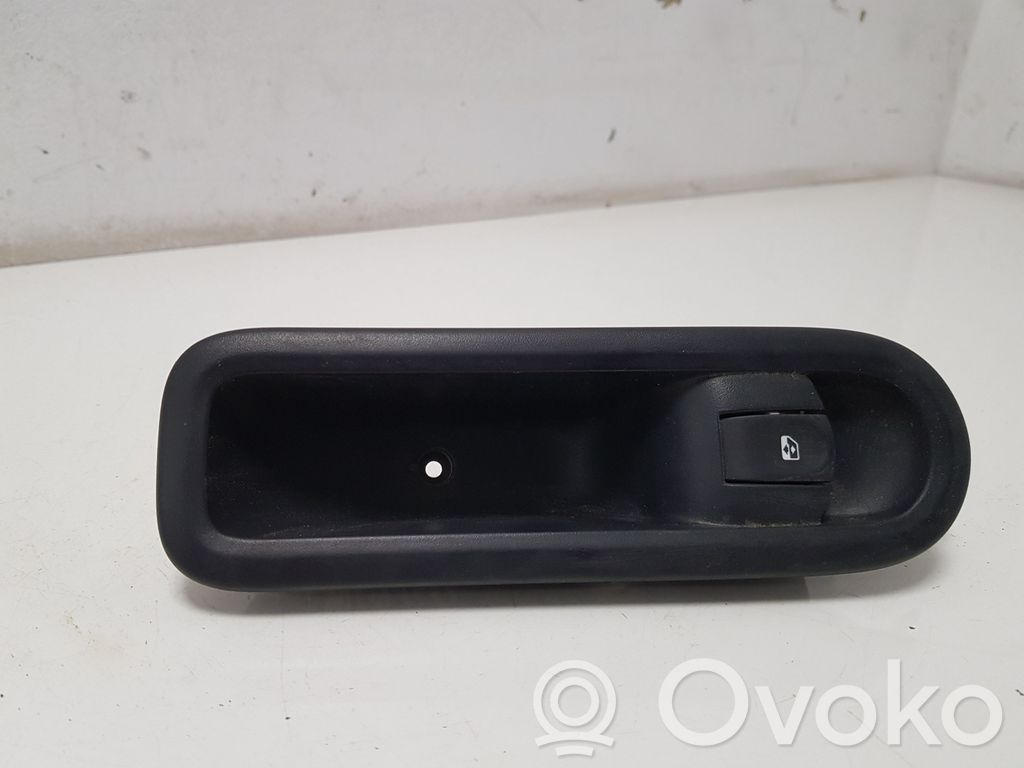 Electric window control switch   E29474