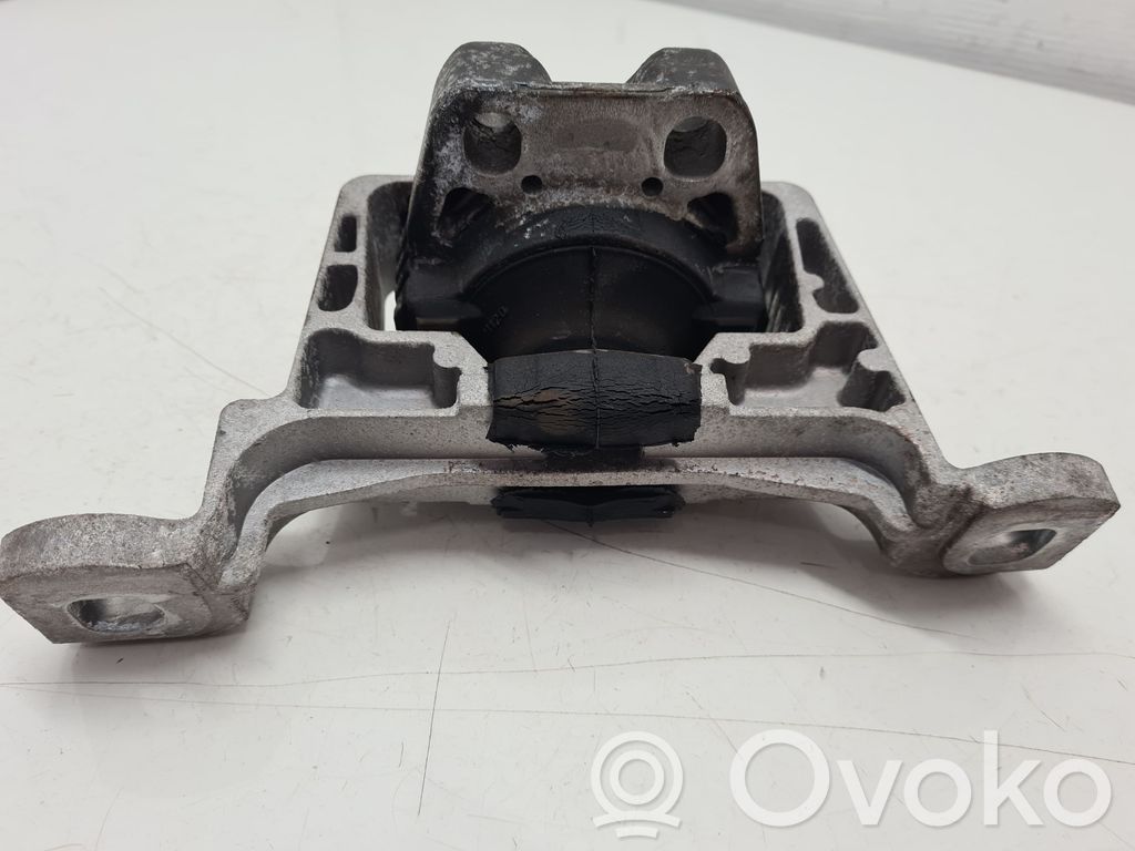 Ford Focus Engine mount bracket 