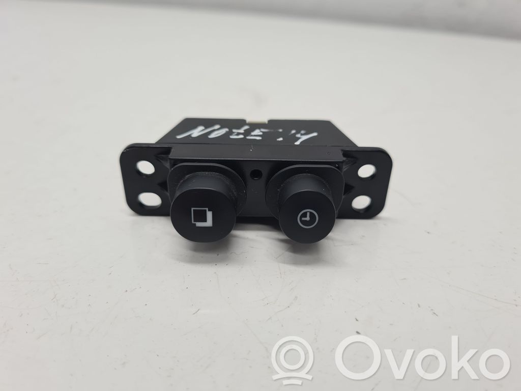 Nissan Note (E12) Autres commutateurs / boutons / leviers 