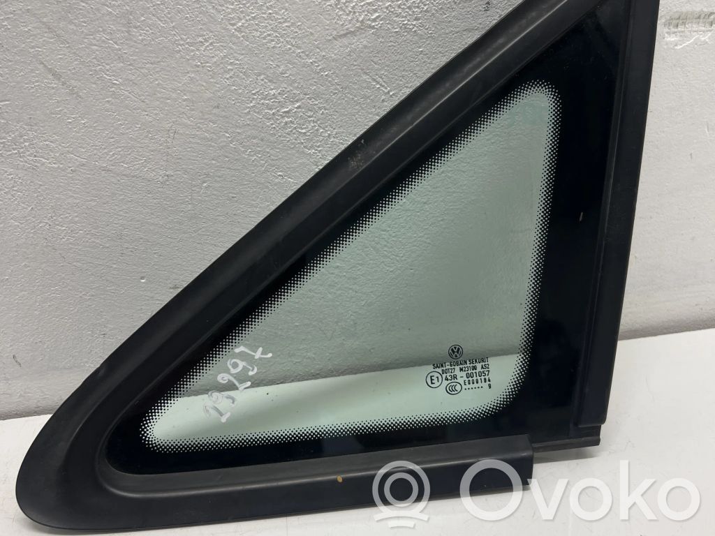 Volkswagen Caddy Front triangle window/glass 