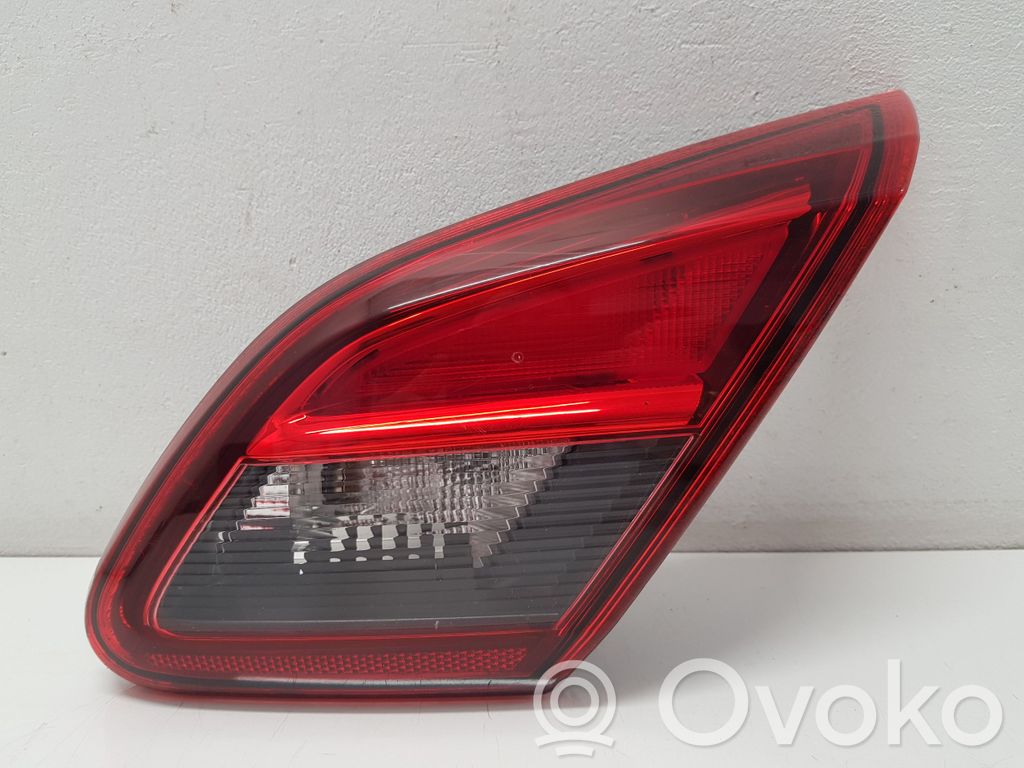 Opel Corsa E Galinis žibintas dangtyje 