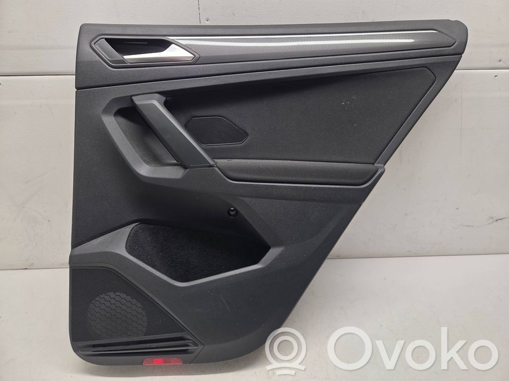 Volkswagen Tiguan Boczki / Poszycie drzwi tylnych 