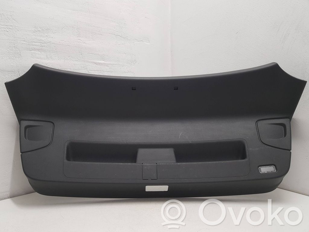 Tailgate trim   8T8867979