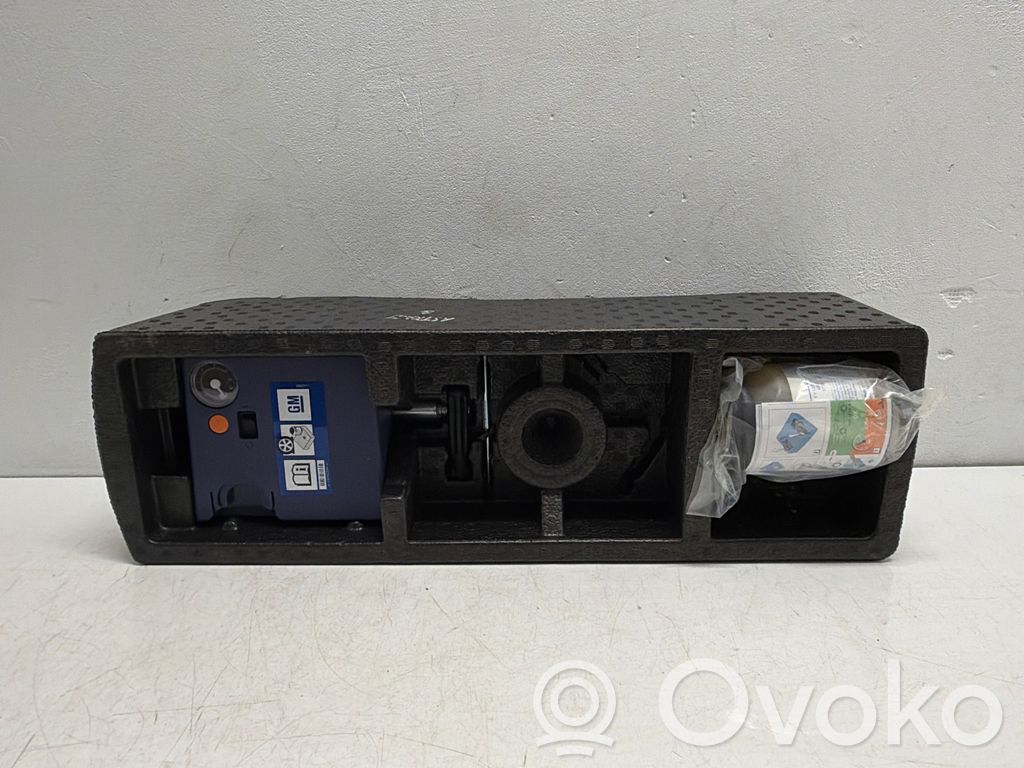 Opel Astra J Tool box 
