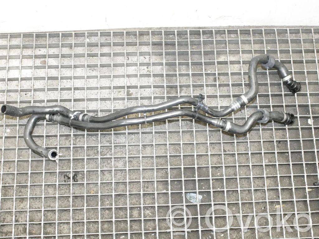 Volvo XC40 Conductă/furtun lichid de răcire motor 