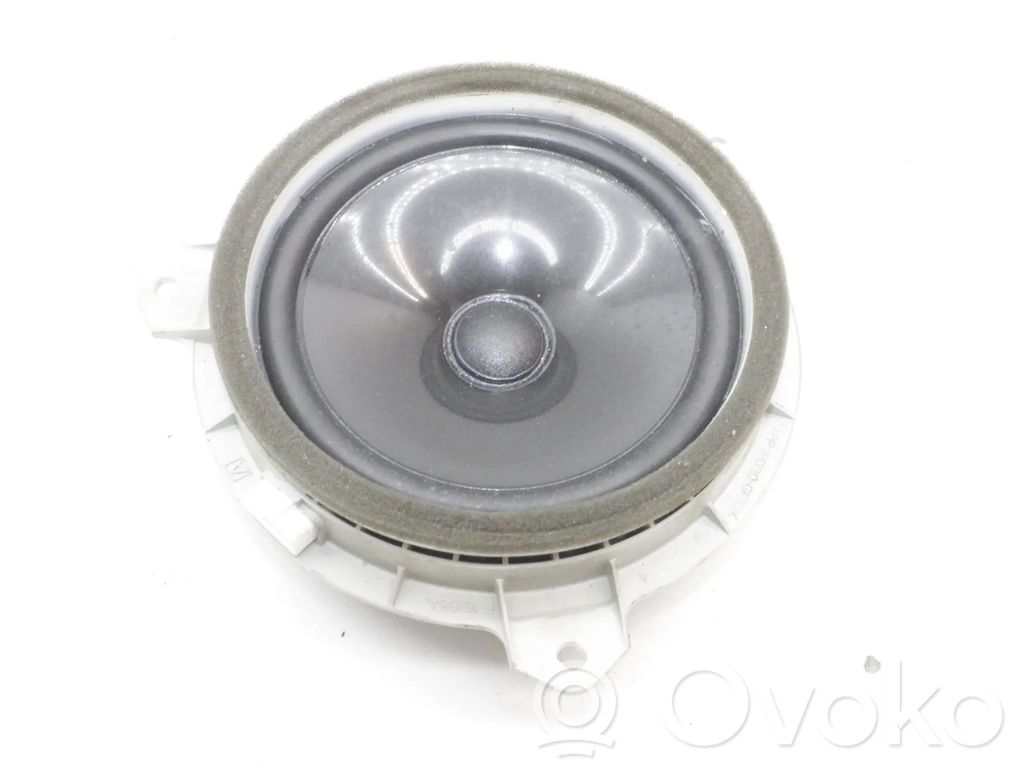 Altavoz de la puerta trasera   8616076060