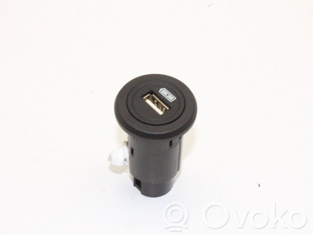 Enchufe conector USB   J9D319010AB