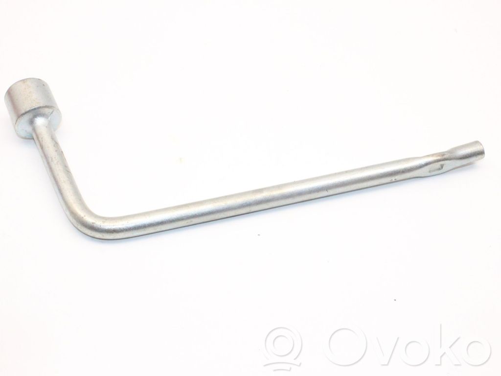 Llave de tuercas de rueda