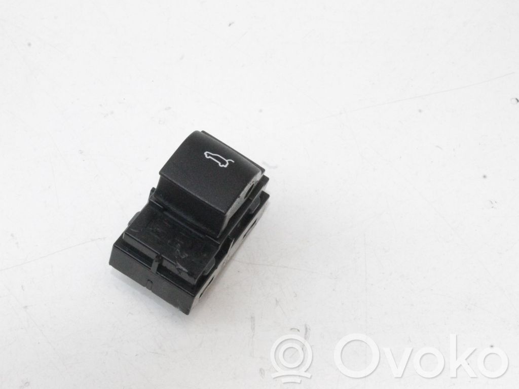 BMW X1 F48 F49 Przycisk otwierania klapy bagażnika 