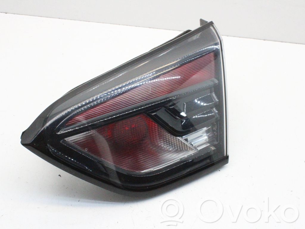 Opel Crossland X Lampy tylnej klapy bagażnika 