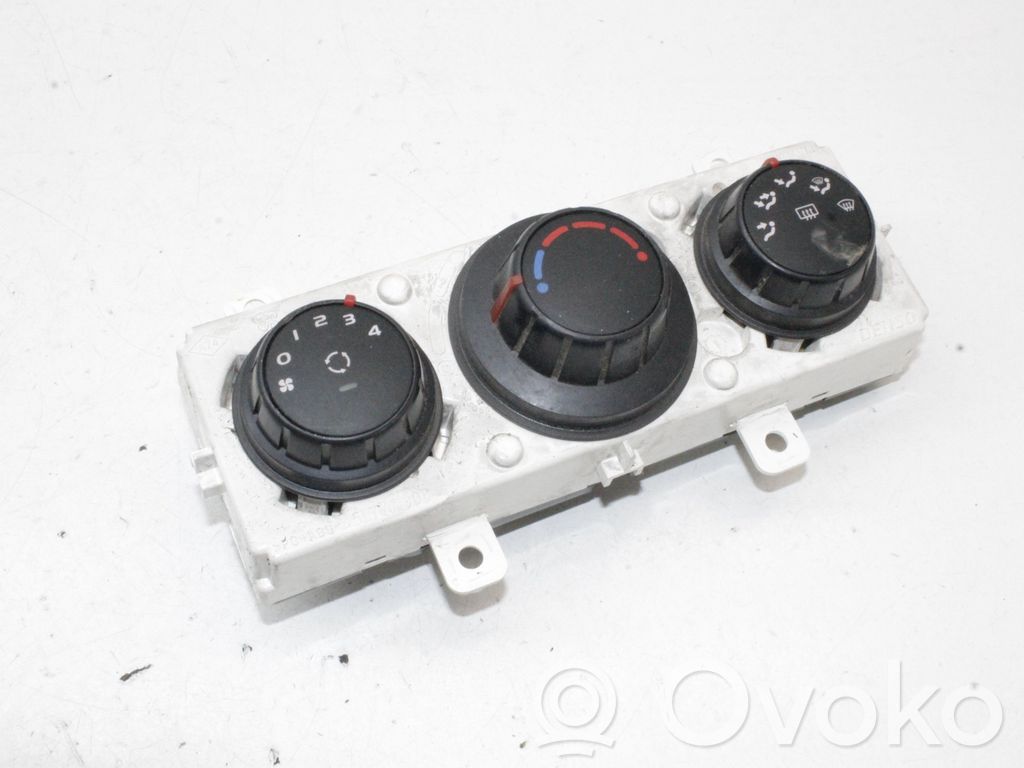Interruptor de control del ventilador interior   275700007R