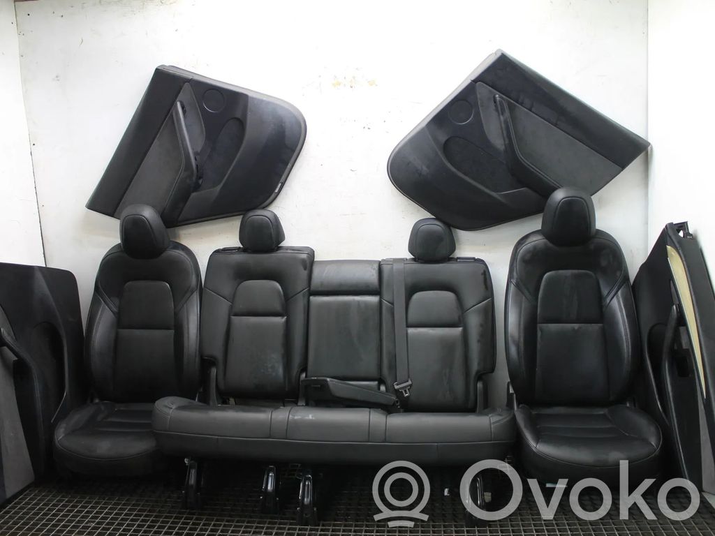 Tesla Model Y Innenraum komplett
