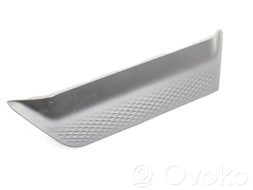Cupra Born Kojelaudan hansikaslokeron lista 
