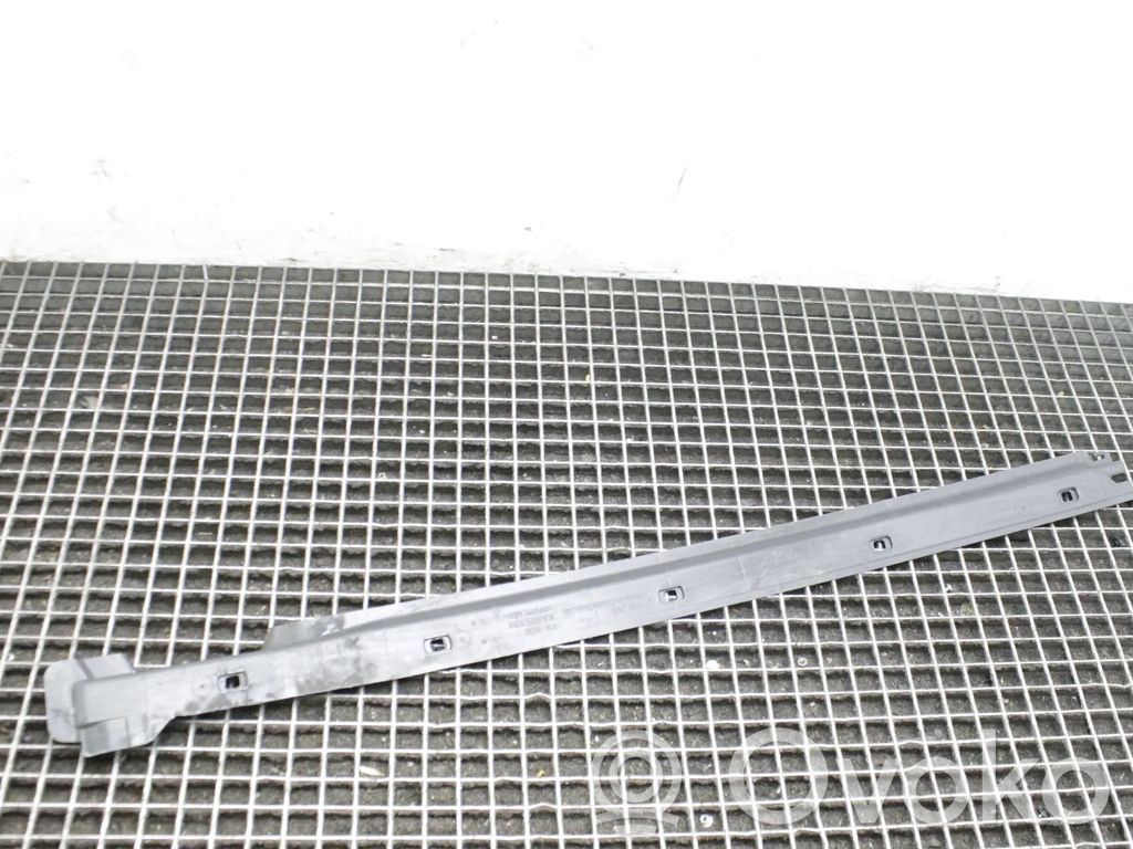 Protección inferior lateral   1EA825201A