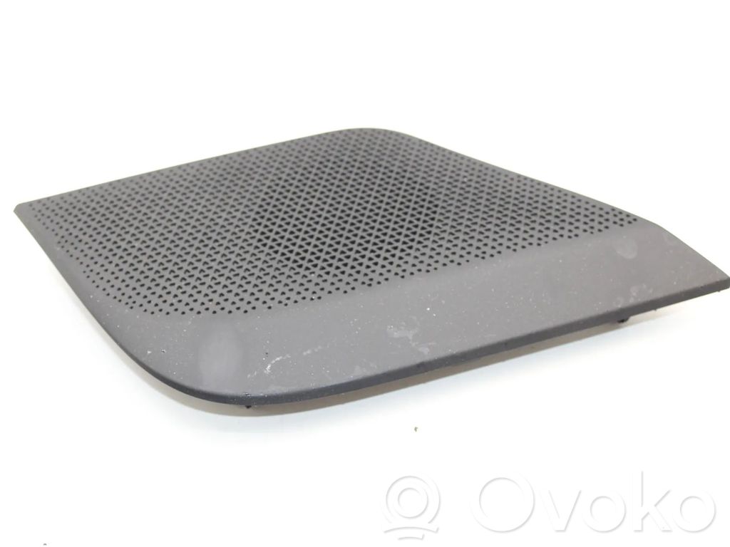 Cupra Born Cache enceinte centrale 